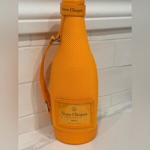 Cute Veuve Clicquot wine/champagne sleeve - like new